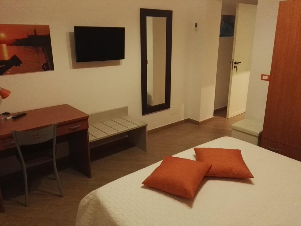 L'Oasi Del Porto Bed & Breakfast Trapani Bagian luar foto