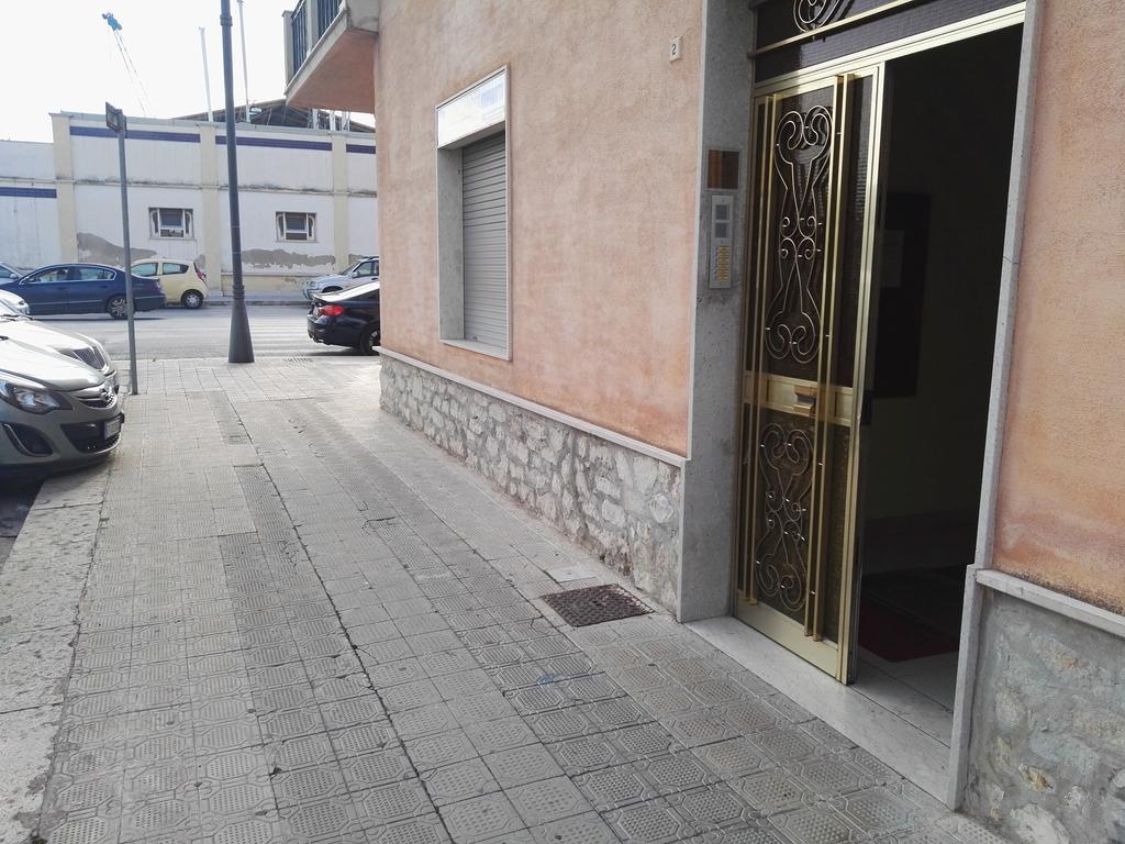 L'Oasi Del Porto Bed & Breakfast Trapani Bagian luar foto